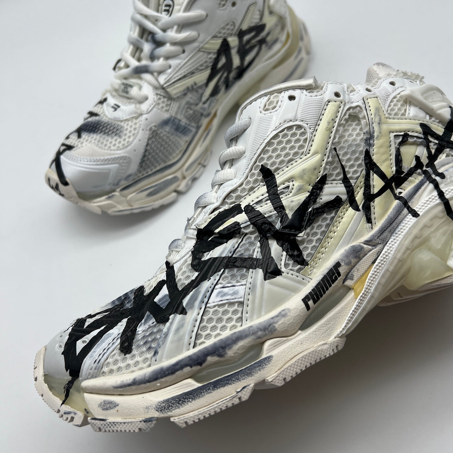 Balenciaga Runner Graffiti White